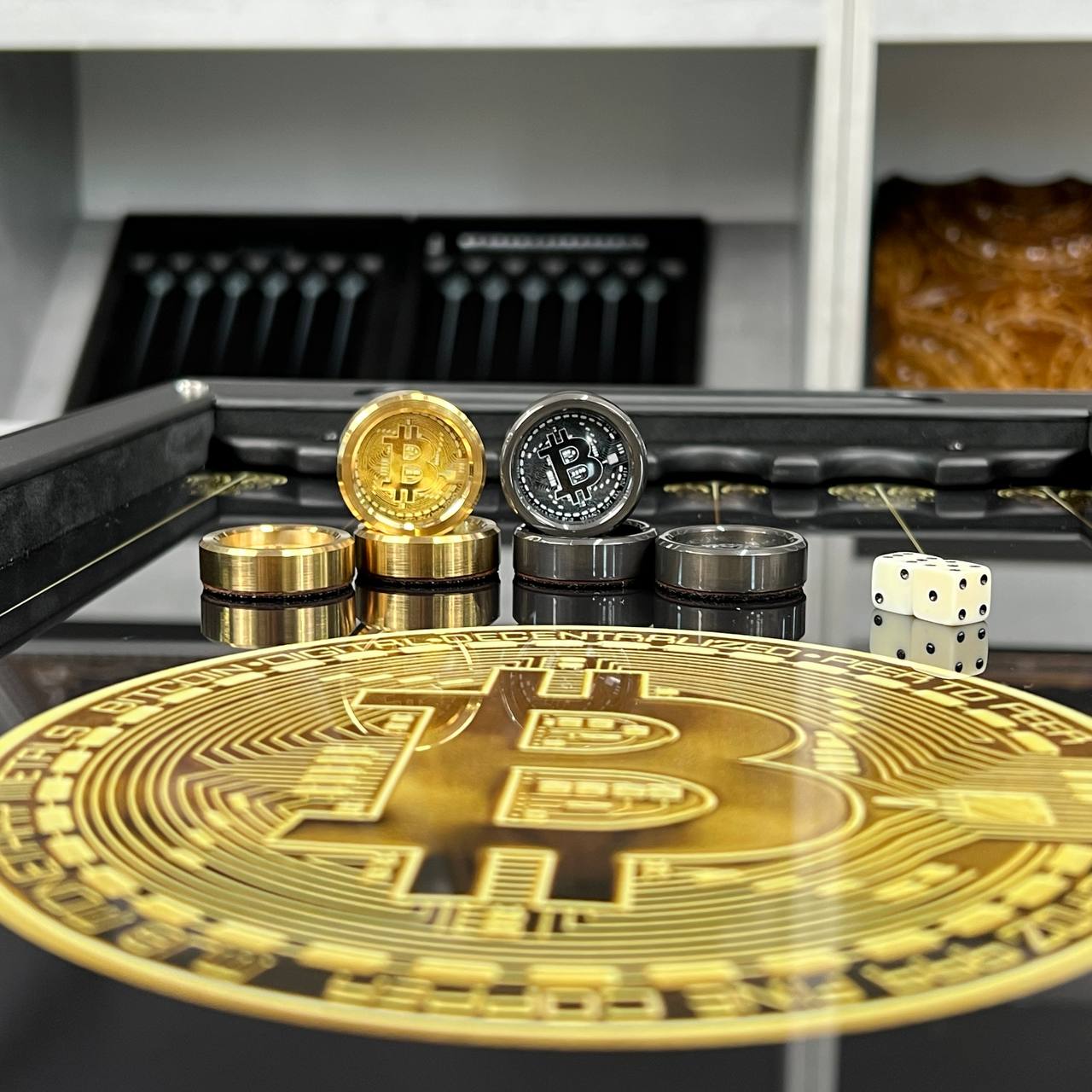 Luxuriöses Backgammon aus Metall mit gehärtetem Glas – Exklusives Design, handgefertigt, anpassbar