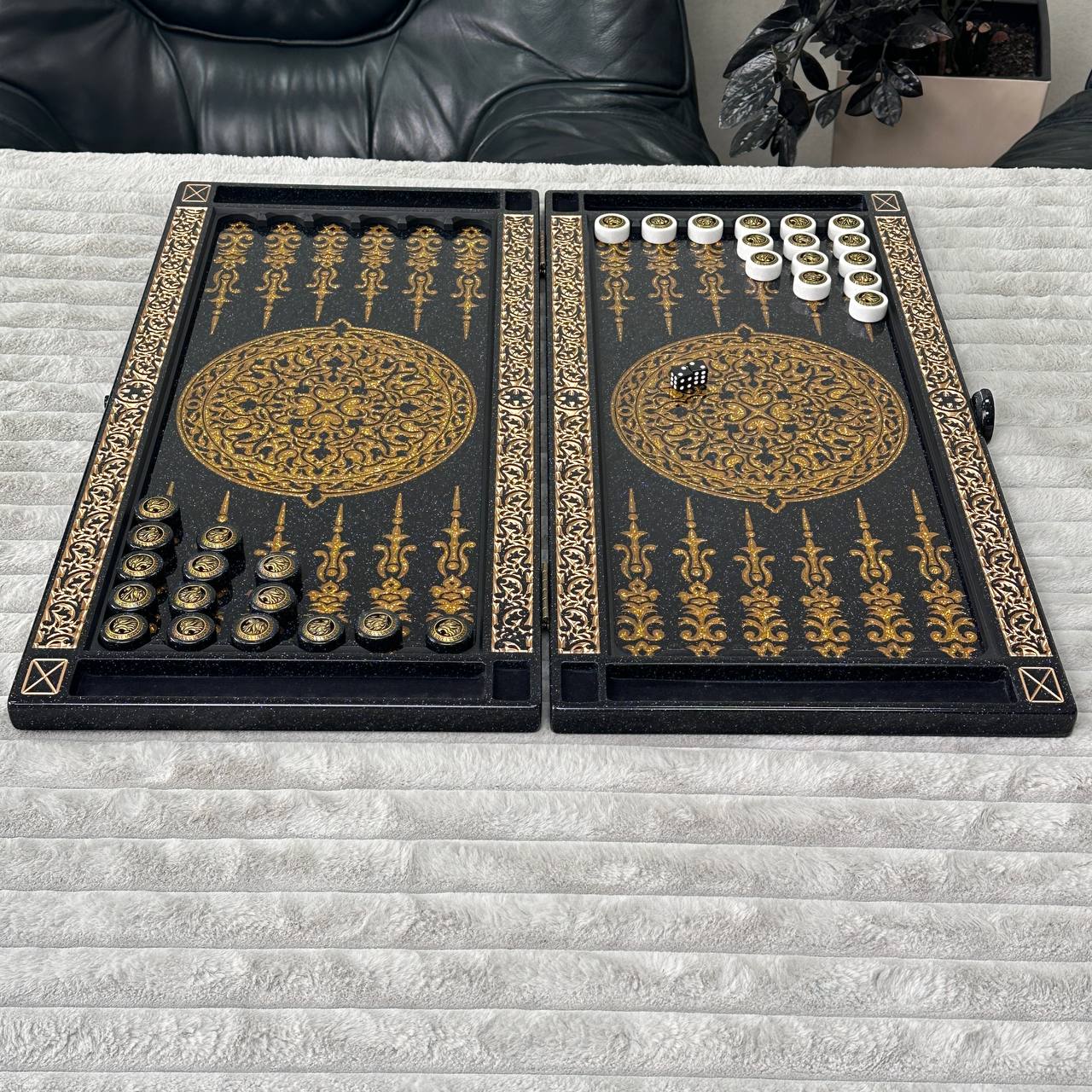 Luxus-Backgammon aus schwarzem Acrylstein „Goldener Löwe“, 58 x 28 cm, Premium-Brett, fertig zum Verschenken