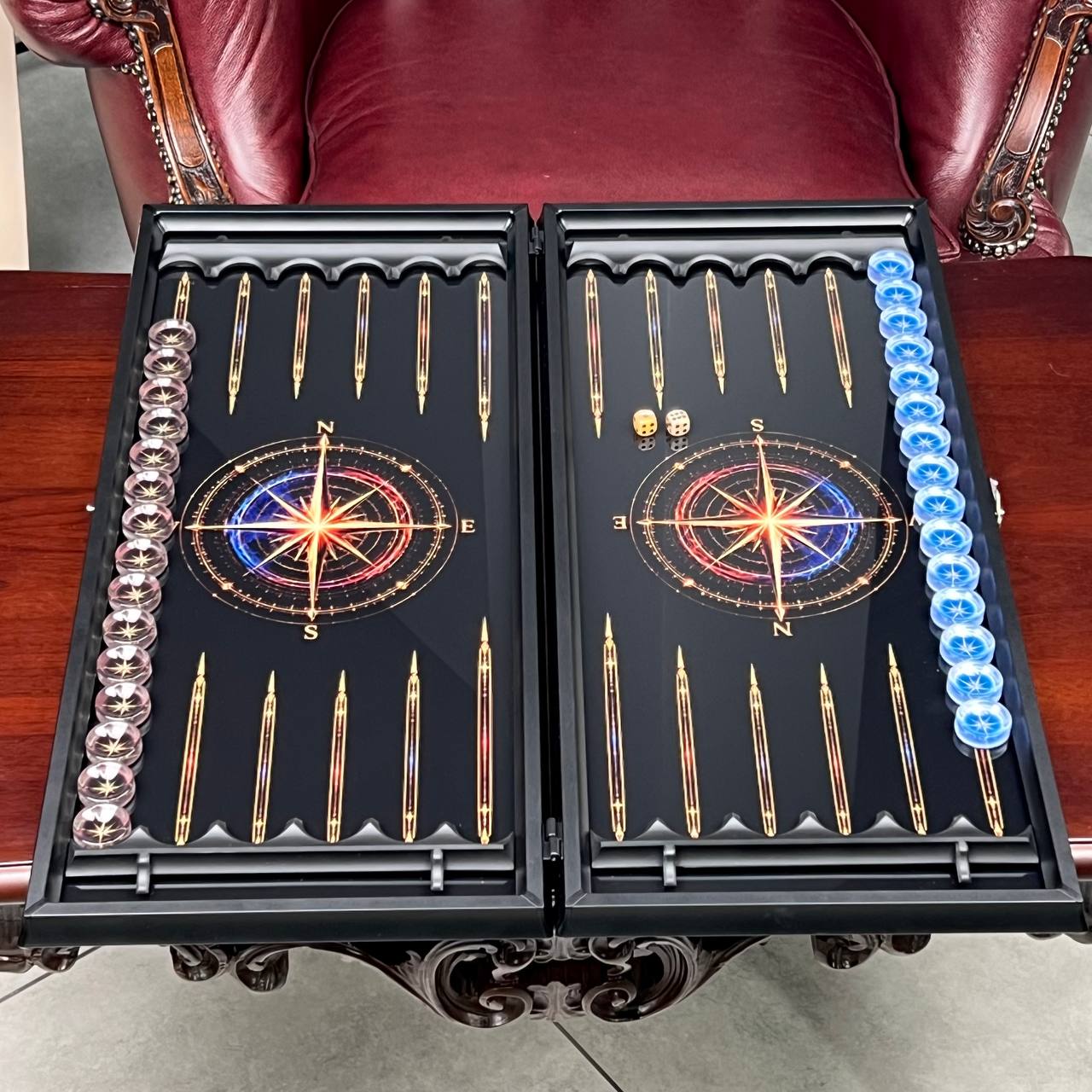 Superbe backgammon en verre « Lion » – 61 × 27 cm, réf. 250058. Personnalisé. Prêt à offrir | Livraison gratuite dans le monde entier.