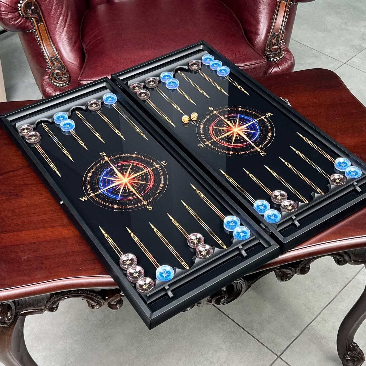 Superbe backgammon en verre « Lion » – 61 × 27 cm, réf. 250058. Personnalisé. Prêt à offrir | Livraison gratuite dans le monde entier.