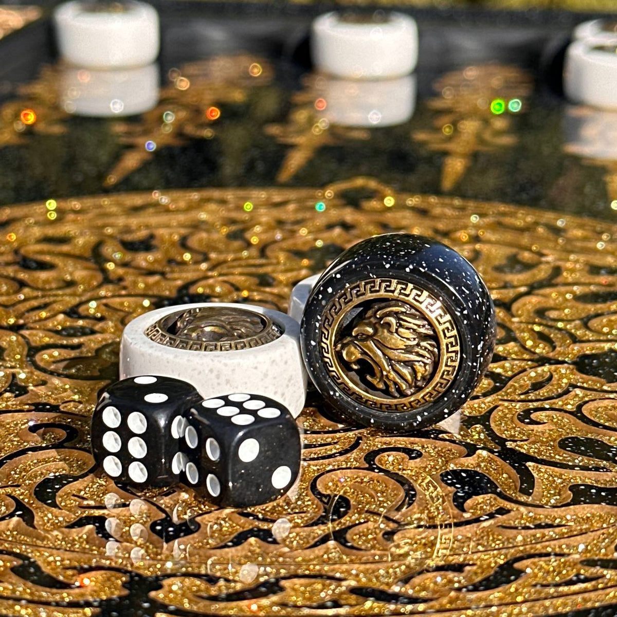 Luxuriöses Backgammon aus Acrylsteinen in Schwarz und Gold, 58×28 cm, Steinbrett, fertig zum Verschenken
