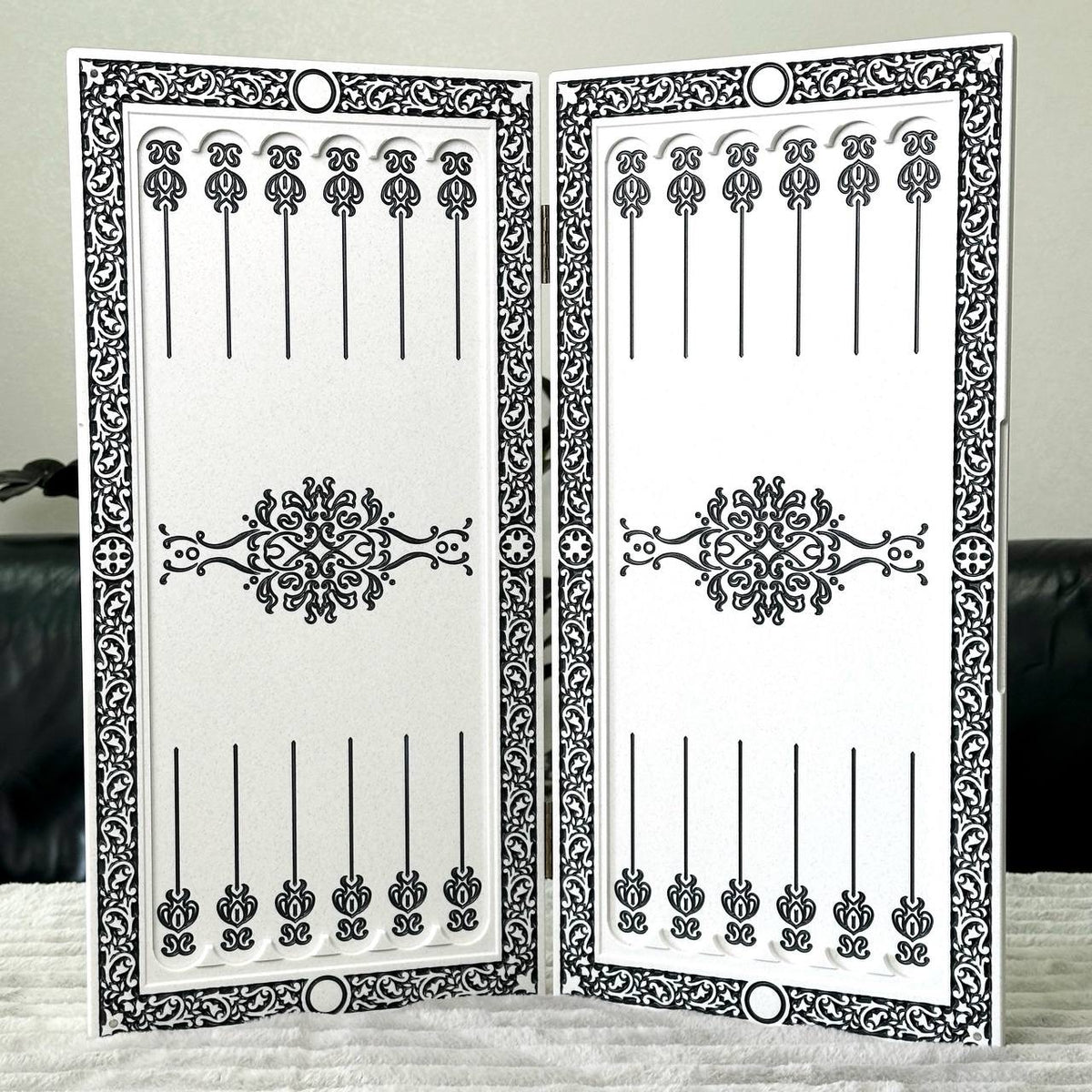 Luxuriöses handgefertigtes Backgammon-Set aus weißem Acrylstein, 58×28 cm, Art. 190655, Geschenkfertig