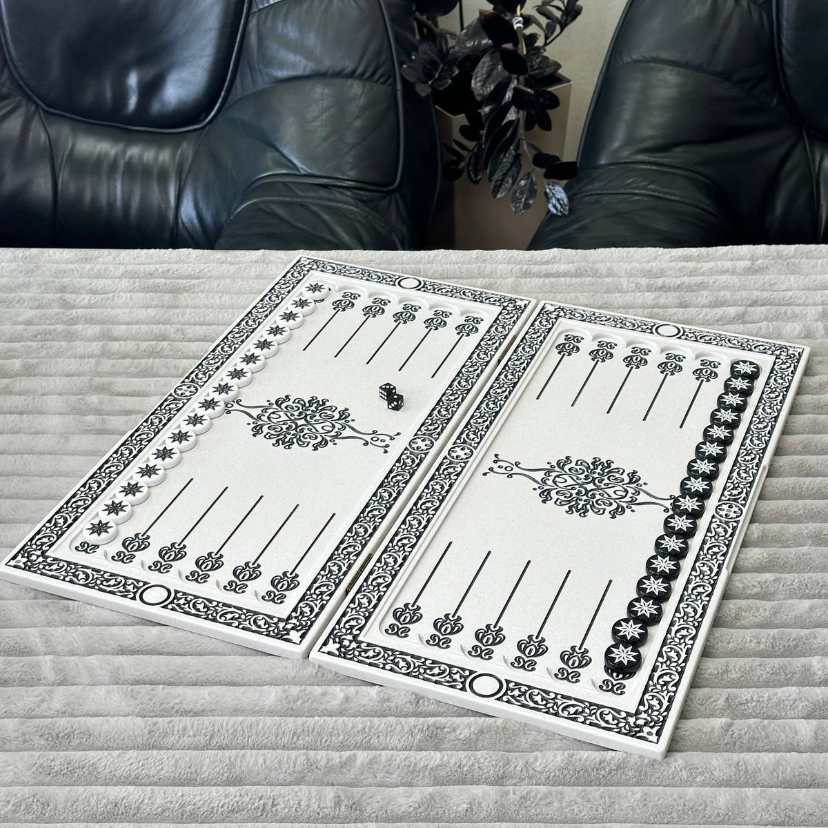 Luxuriöses handgefertigtes Backgammon-Set aus weißem Acrylstein, 58×28 cm, Art. 190655, Geschenkfertig