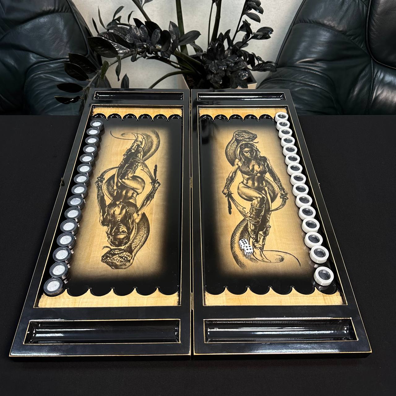 Jeu de backgammon en bois "Archer" 60*23cm. Prêt à offrir. Artisanat de qualité 