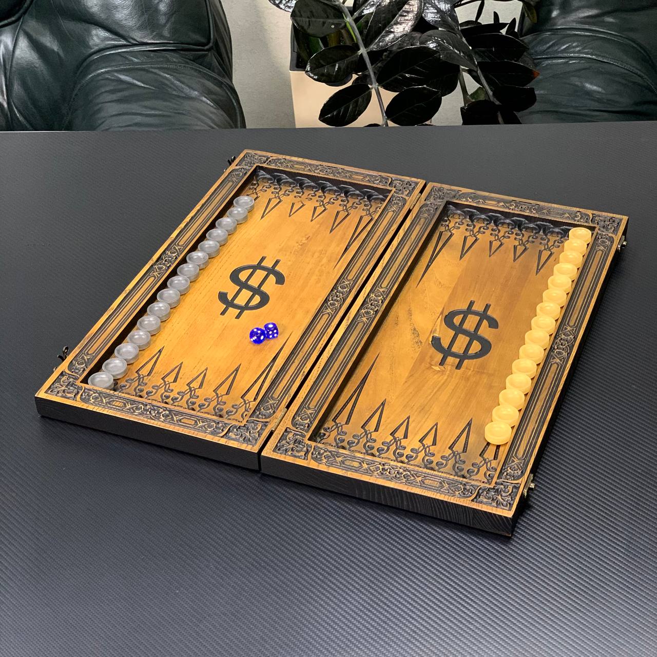 Jeu de backgammon en bois "Dollar", 46×23×3cm, prêt à offrir et personnalisé.