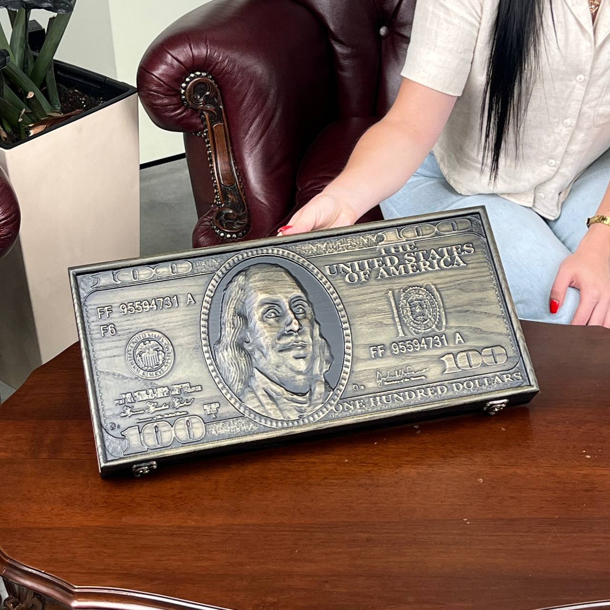 Hölzernes Backgammon-Brettspielset „Dollar“, 46×23×3cm, geschenkfertig und individuell anpassbar.