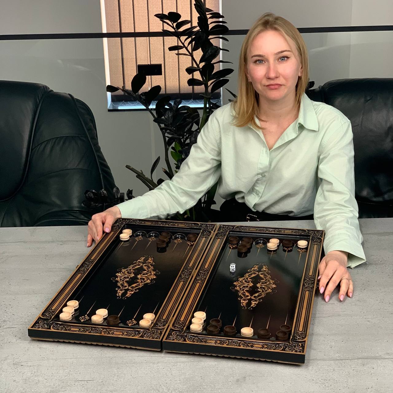 Wooden Backgammon Board - An Exquisite Blend of Art and Function, Gift-ready