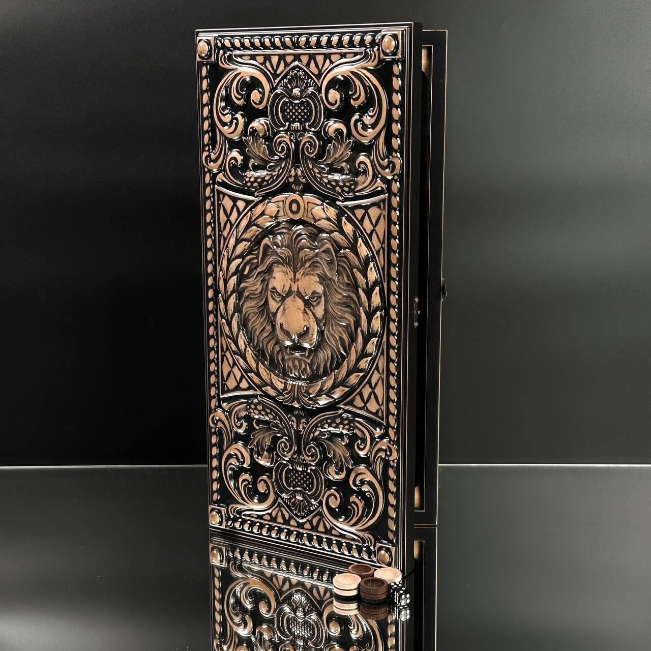 Backgammon en bois « Lion » - 60 x 28 mm, frêne de luxe, motif sculpté, prêt à offrir