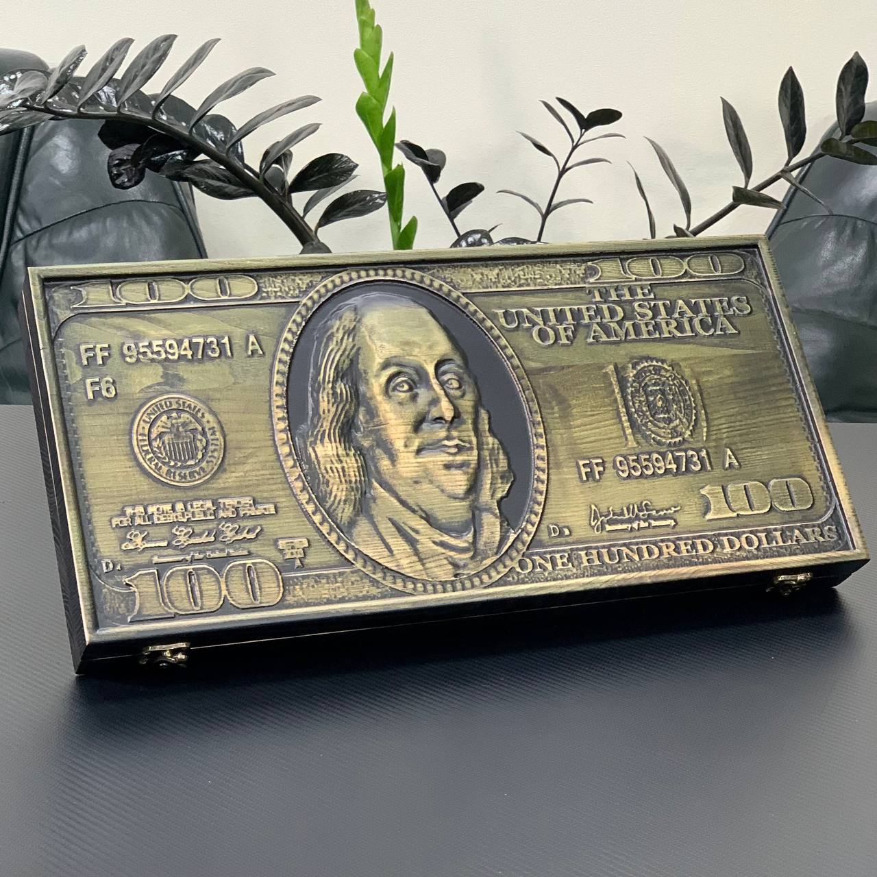 Jeu de backgammon en bois "Dollar", 46×23×3cm, prêt à offrir et personnalisé.