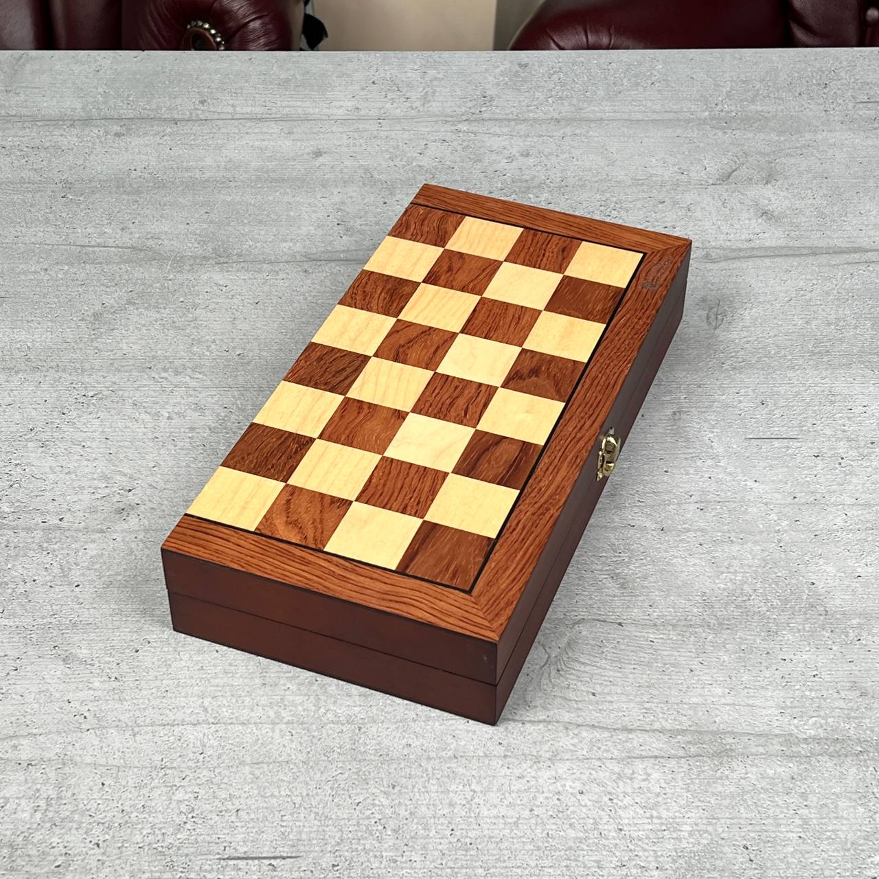 Kompaktes, elegantes Schachspiel aus Holz, sofort als Geschenk geeignet
