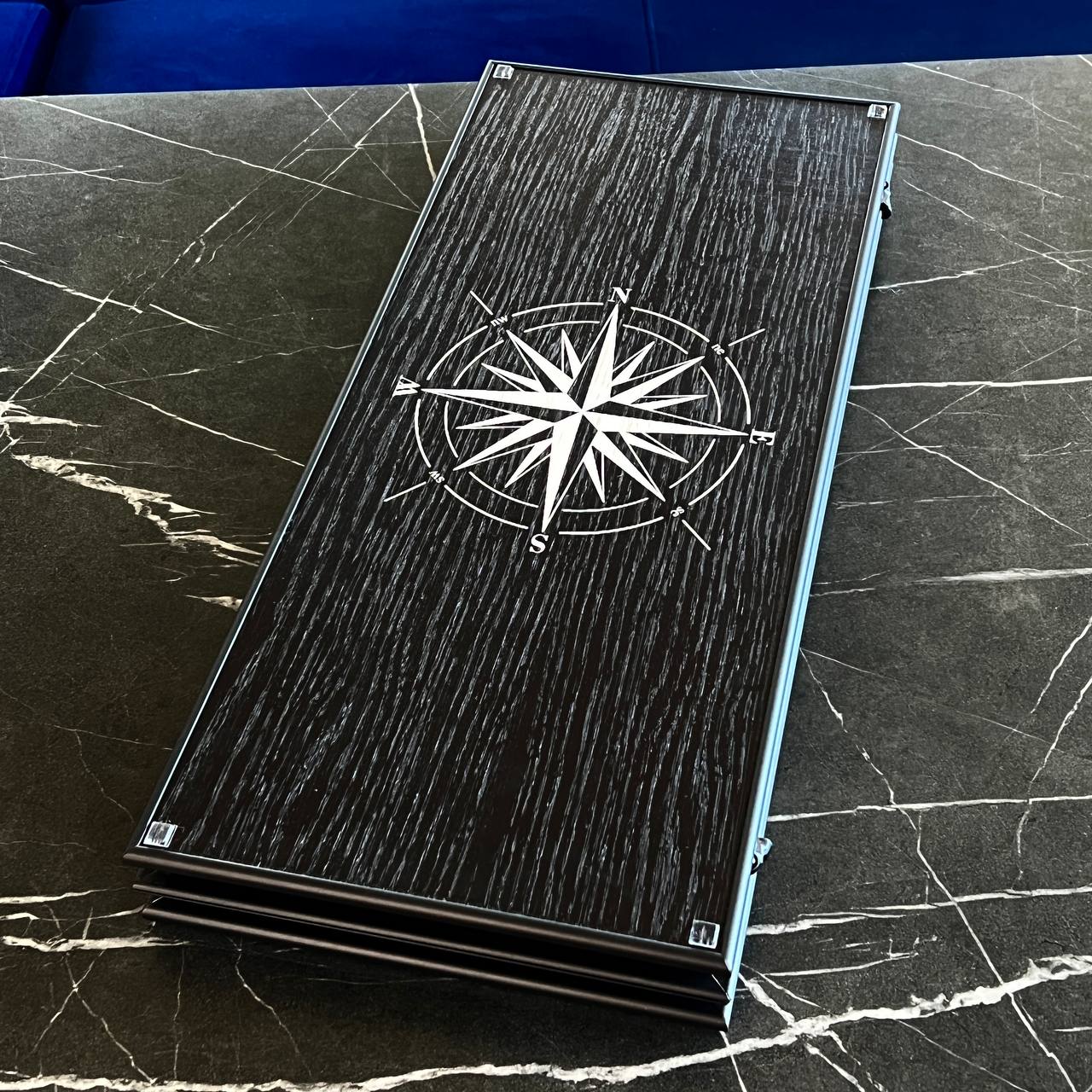 Plateau de backgammon en bois avec le signe du zodiaque des Poissons - Fabriqué à la main, personnalisable, prêt à offrir
