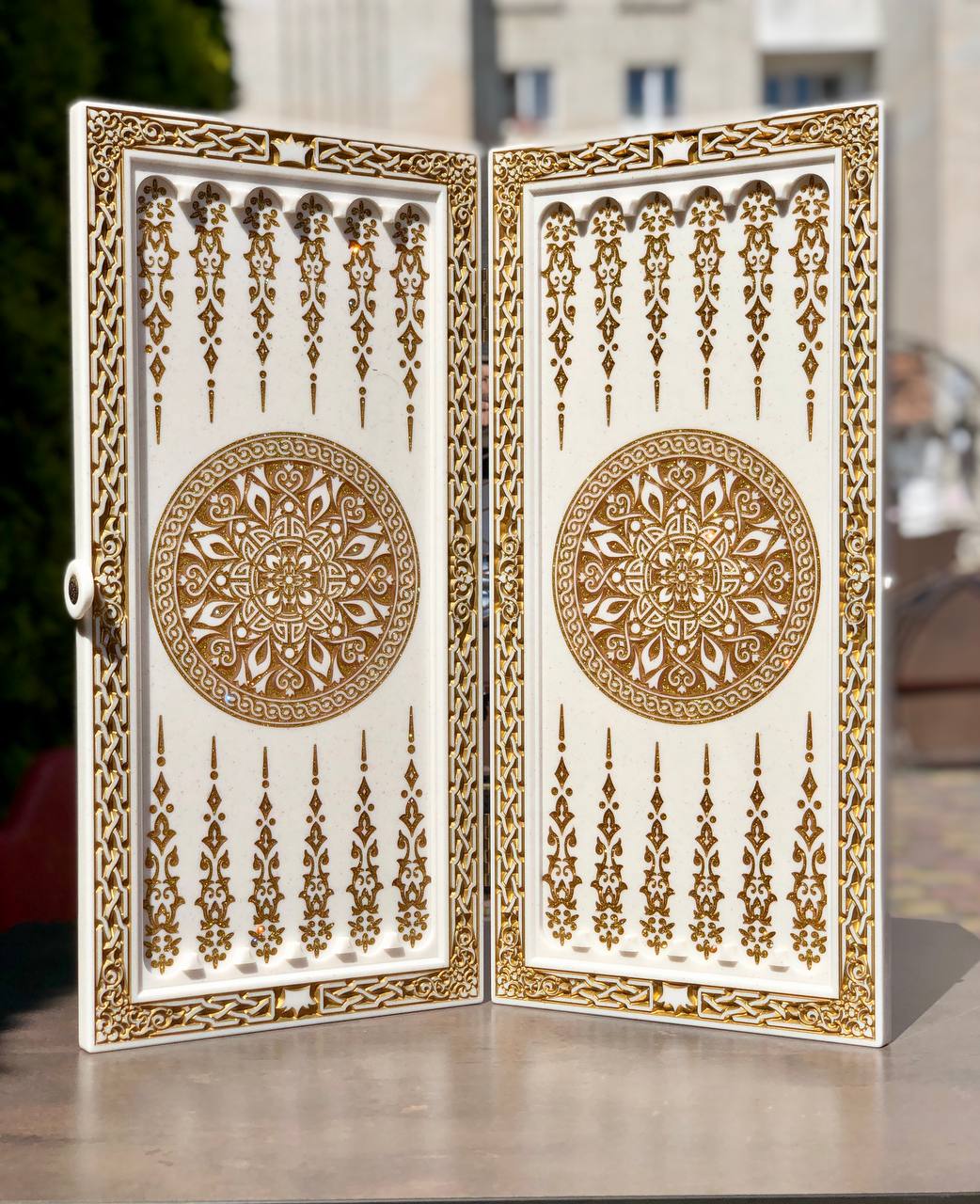 Backgammon de luxe en pierre acrylique blanche « Loup » 58 × 28 cm, backgammon en marbre
