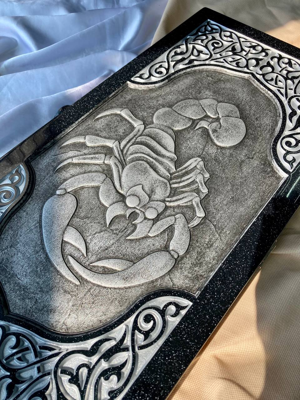 Luxury Black Acrylic Stone Backgammon “Scorpion” – 58×28 cm | Art. 190640