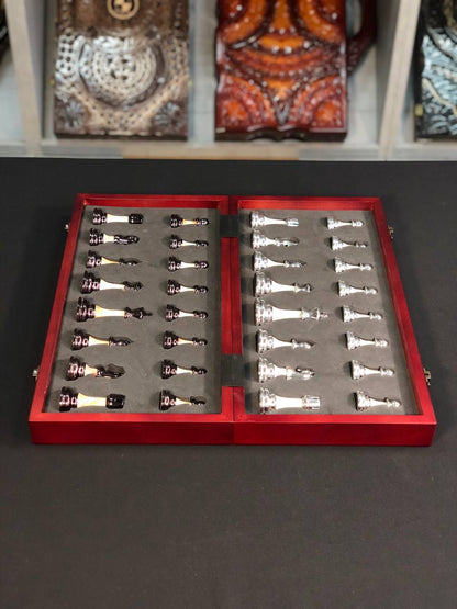 Jeu d'échecs en bois élégant et compact, prêt à offrir
