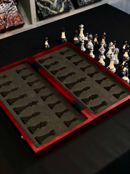 Jeu d'échecs en bois élégant et compact, prêt à offrir