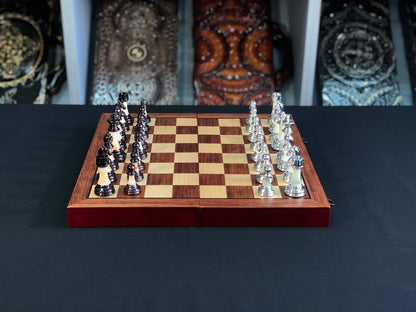Jeu d'échecs en bois élégant et compact, prêt à offrir