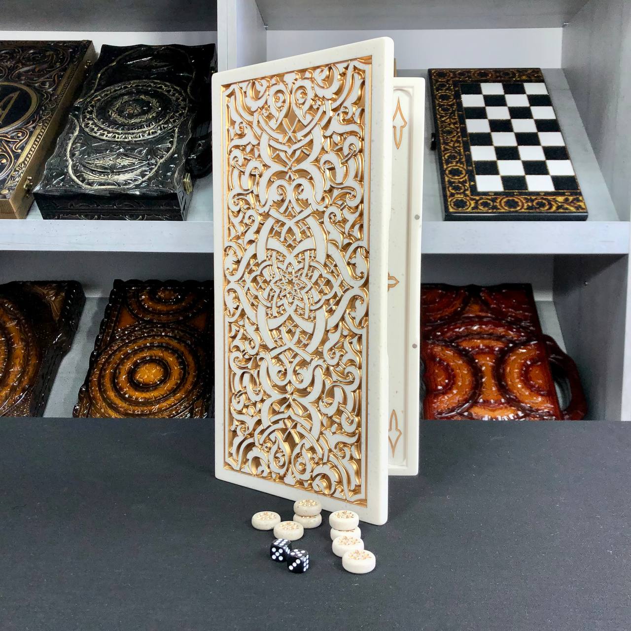 Luxuriöses handgefertigtes Backgammon-Set aus weißem Acrylstein, 37×19 cm, Art. 190652, Geschenkfertig