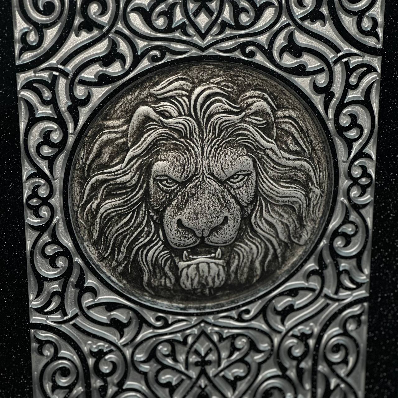 Luxus-Backgammon aus schwarzem Acrylstein "Silver Lion" 58×28cm, Steinbrett Geschenkfertig