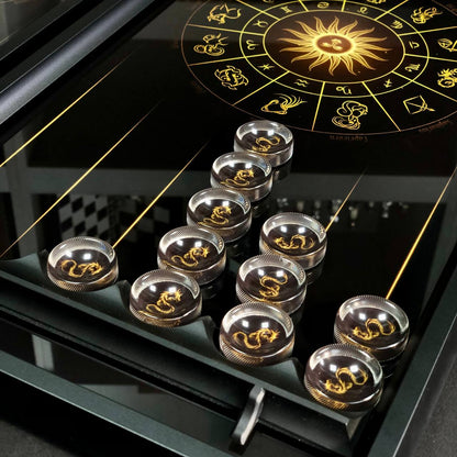 Backgammon-Set aus Glas „Drache“, 61 x 27 cm. Personalisierung. Als Geschenk geeignet.