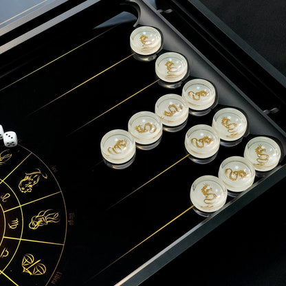 Backgammon-Set aus Glas „Drache“, 61 x 27 cm. Personalisierung. Als Geschenk geeignet.