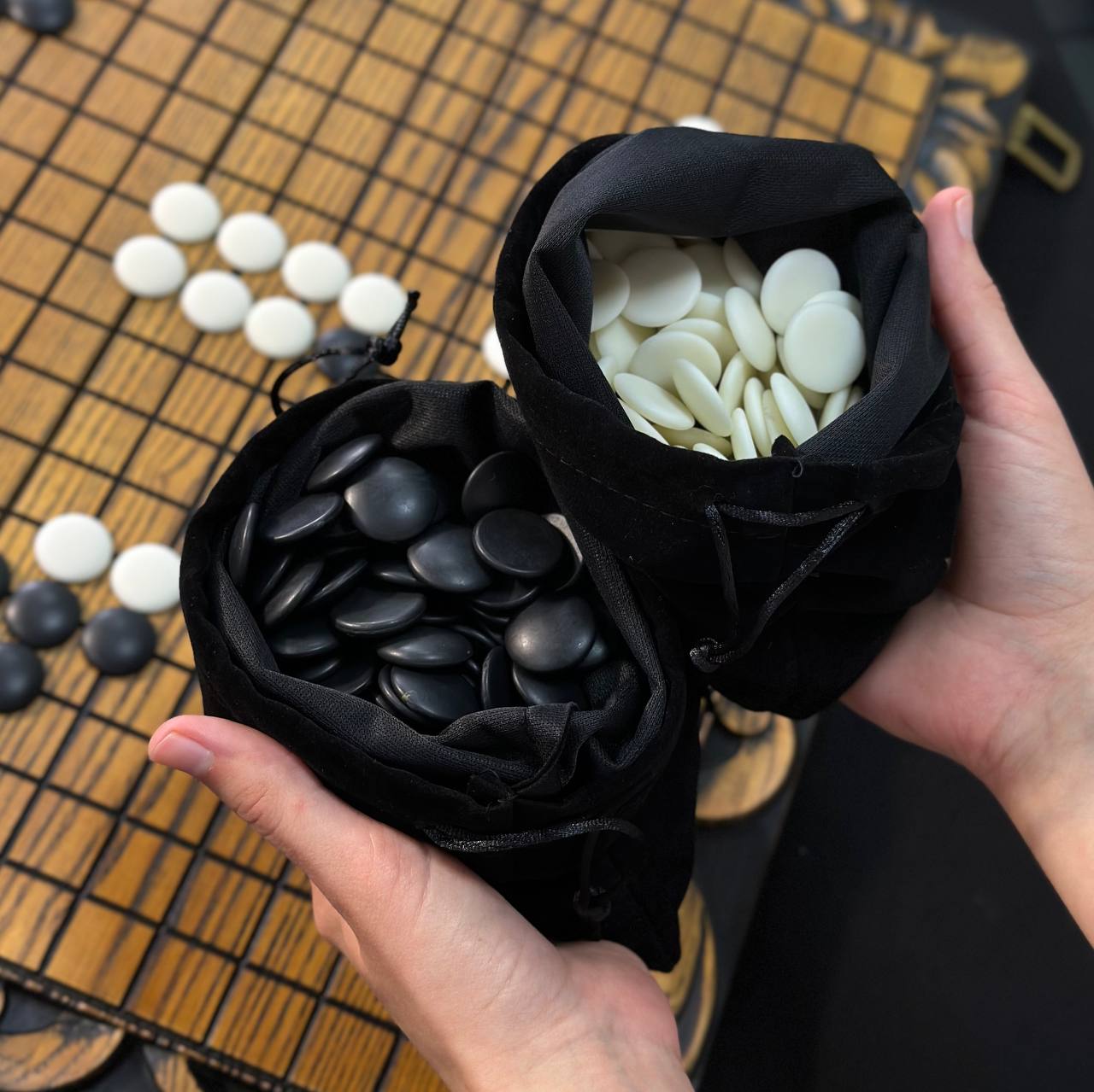 Go-Spielbrett Handarbeit (altes chinesisches Strategiespiel), Ungewöhnliches Brettspiel. Geschenkfertig