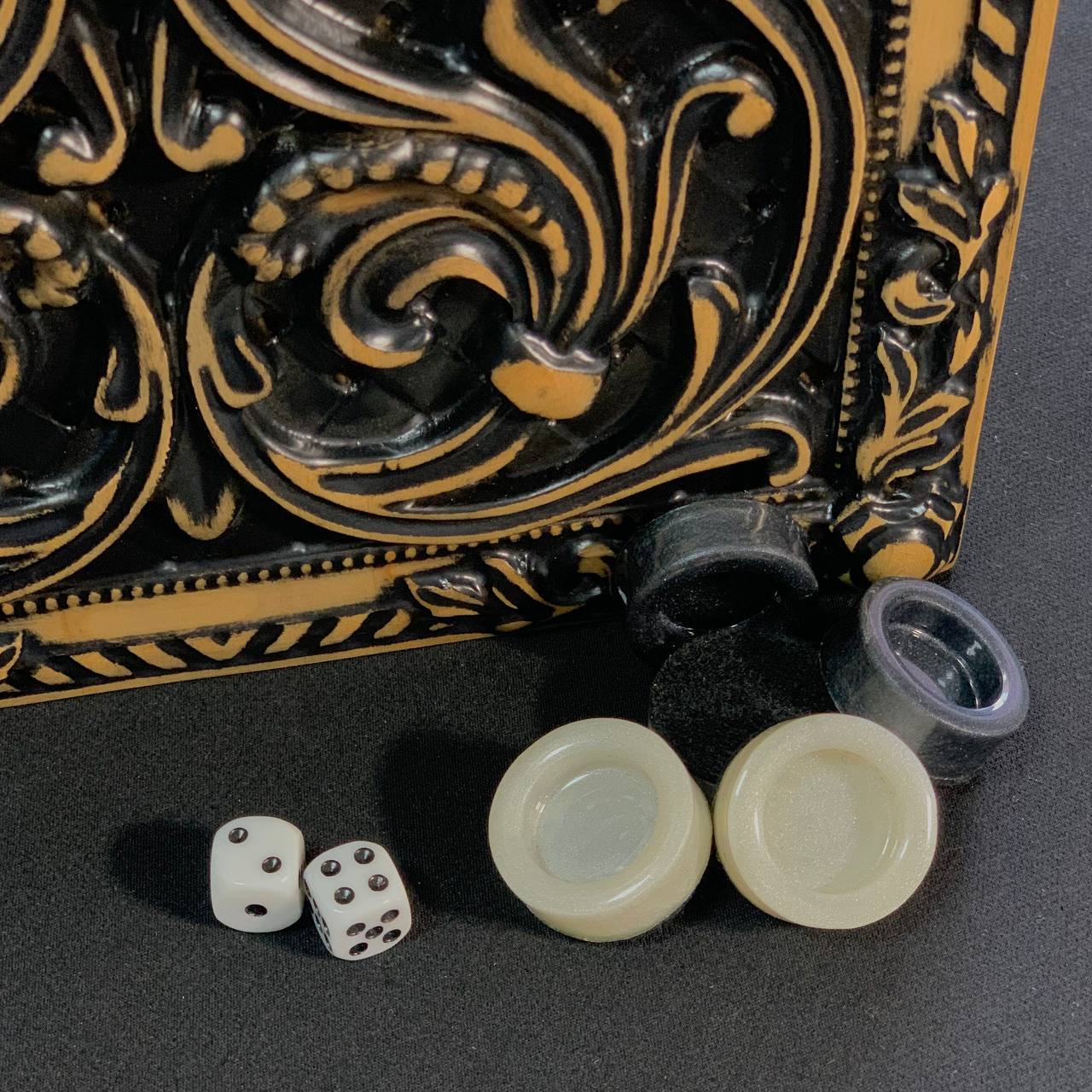 Backgammon-Brett aus Holz mit dem Sternzeichen Fische – handgefertigt, personalisierbar, geschenkfertig