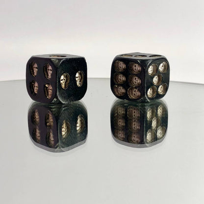 Paire de dés en plastique pour compléter votre jeu dans l'assortiment.
