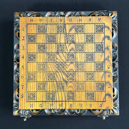 Jeu d'échecs et de dames en bois sculpté à la main, 33 x 33 cm. Personnalisé et prêt à offrir