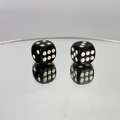 Paire de dés en plastique pour compléter votre jeu dans l'assortiment.