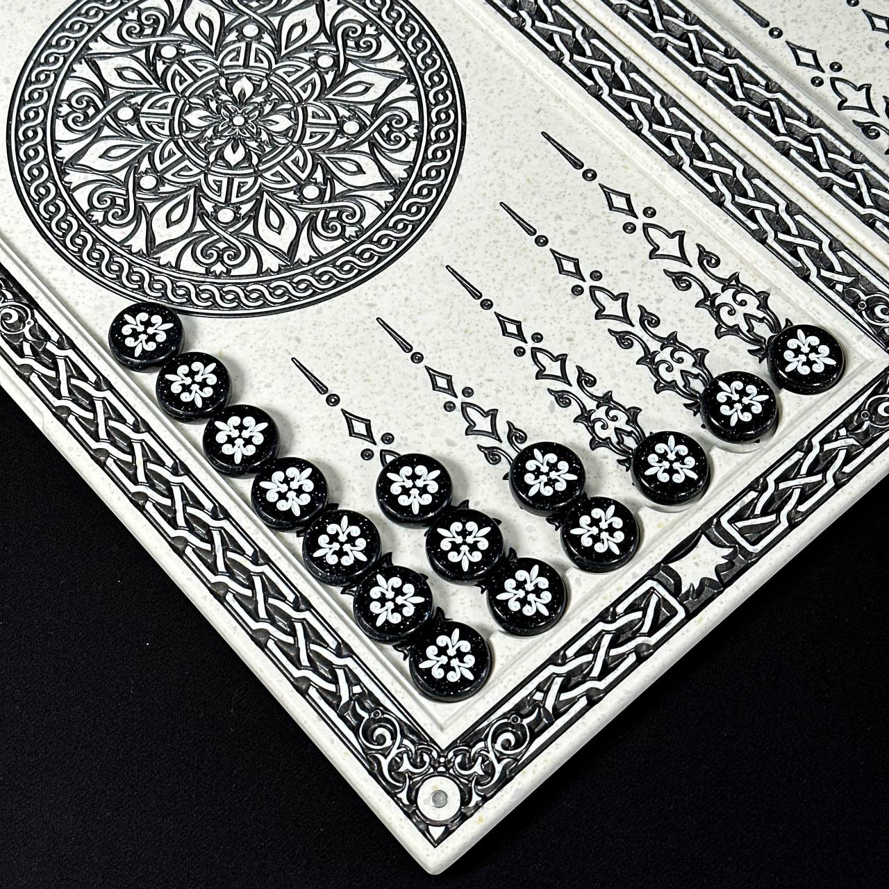 Luxuriöses Schachspiel aus weißem Acrylstein, 47 x 23,5 cm, Geschenkfertig, exklusives Angebot