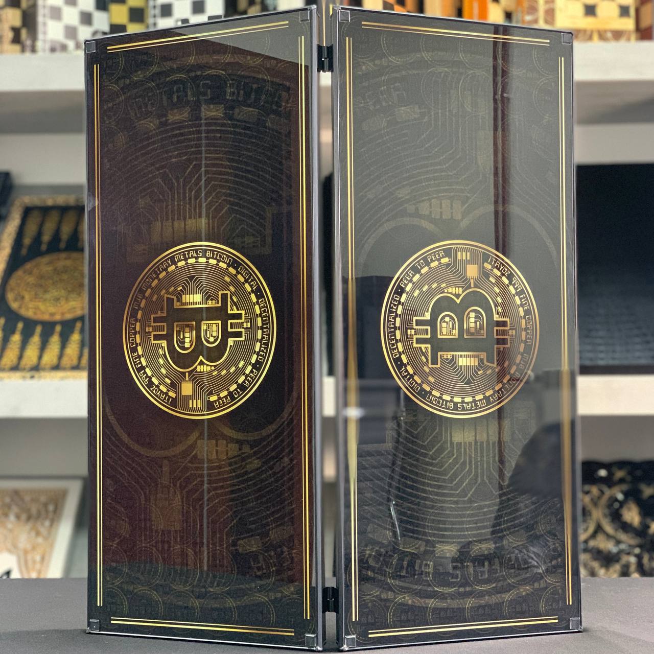Backgammon-Brett aus Glas „Bitcoin“ 61 x 27 cm, luxuriöses Brettspielset als Geschenk