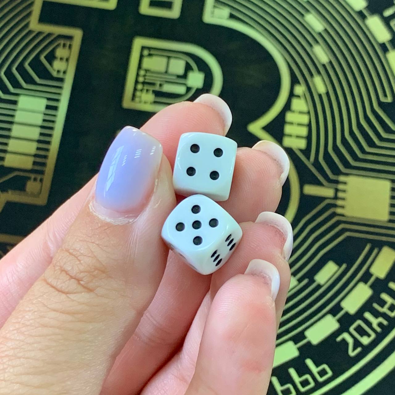 Backgammon-Brett aus Glas „Bitcoin“ 61 x 27 cm, luxuriöses Brettspielset als Geschenk