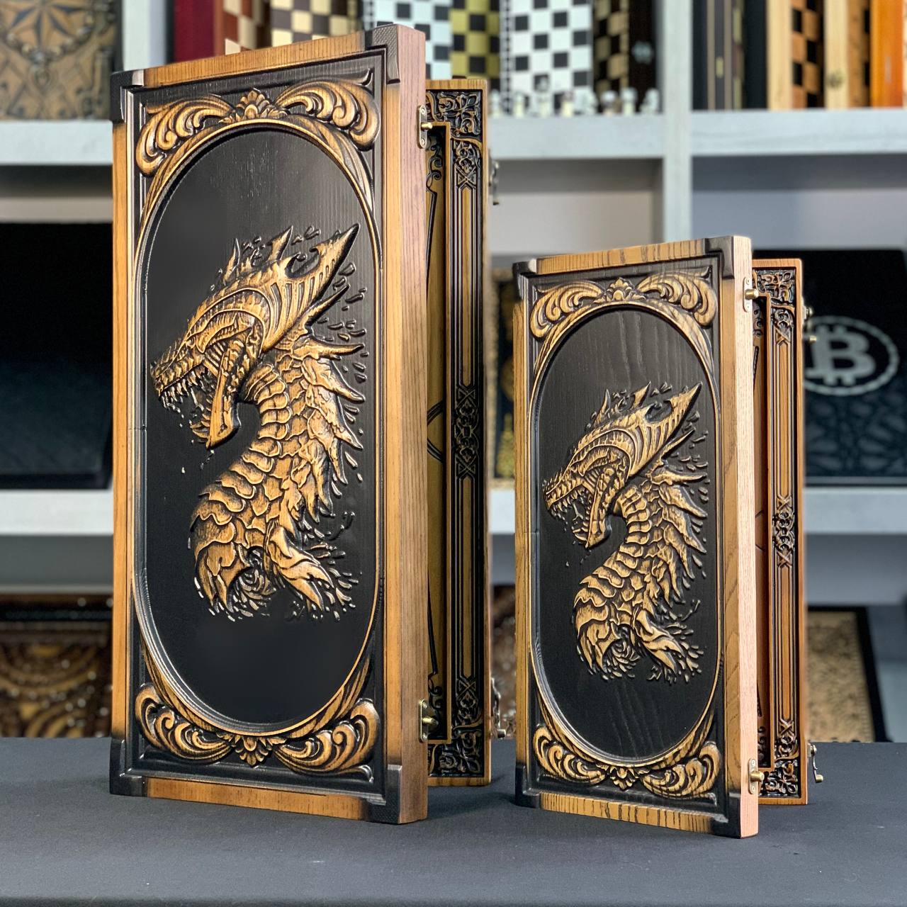 Exklusives Holz-Backgammon „Drache“. Individualisierbar und als Geschenk geeignet