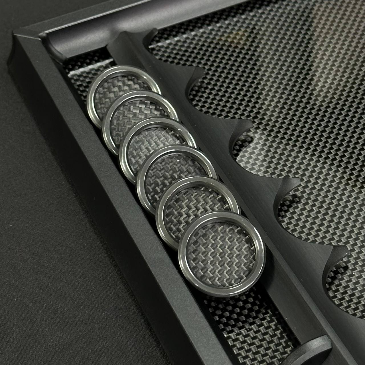 Exklusives Carbon Backgammon Set auf Aluminiumbasis, 61*26,5cm, Geschenkfertig