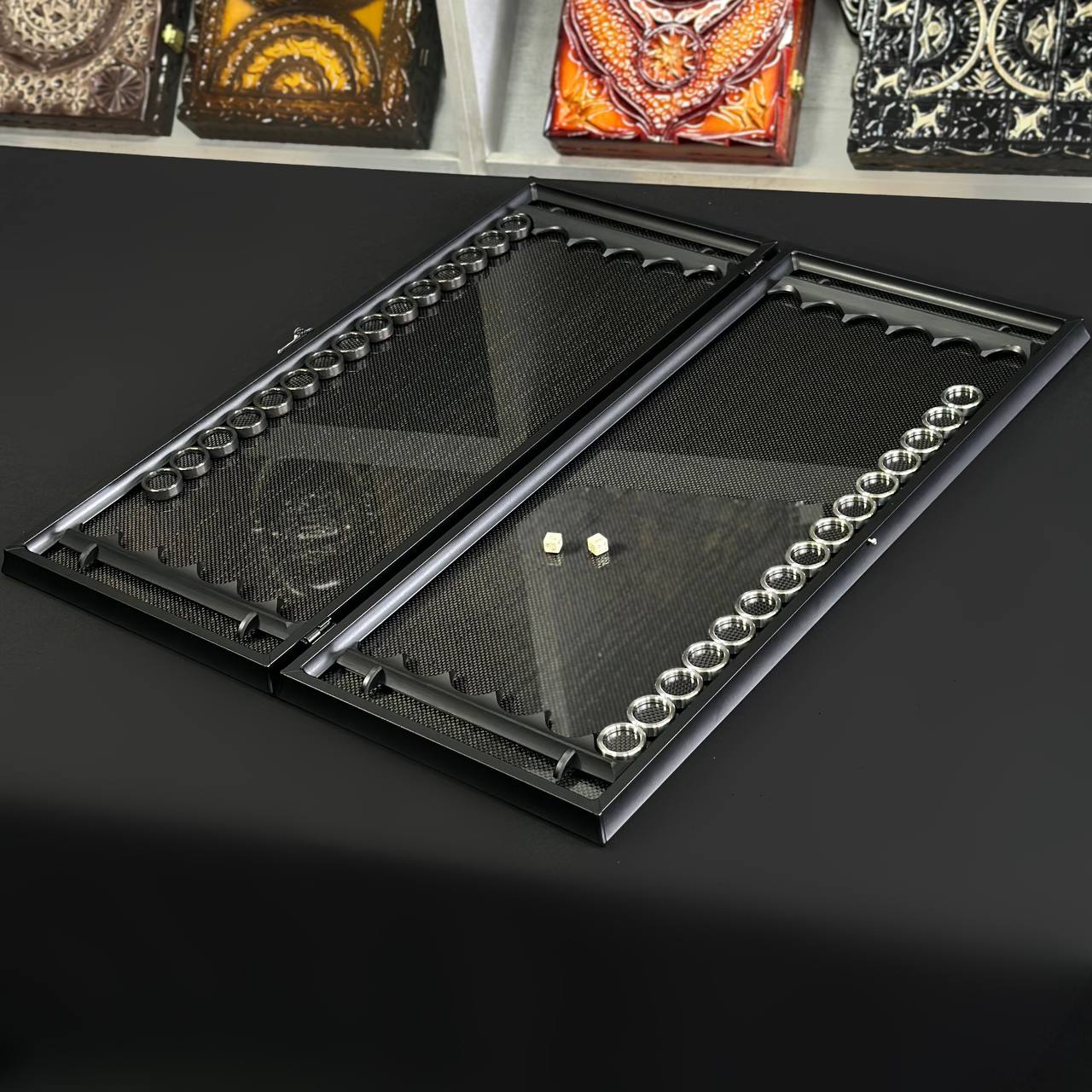 Exklusives Carbon Backgammon Set auf Aluminiumbasis, 61*26,5cm, Geschenkfertig