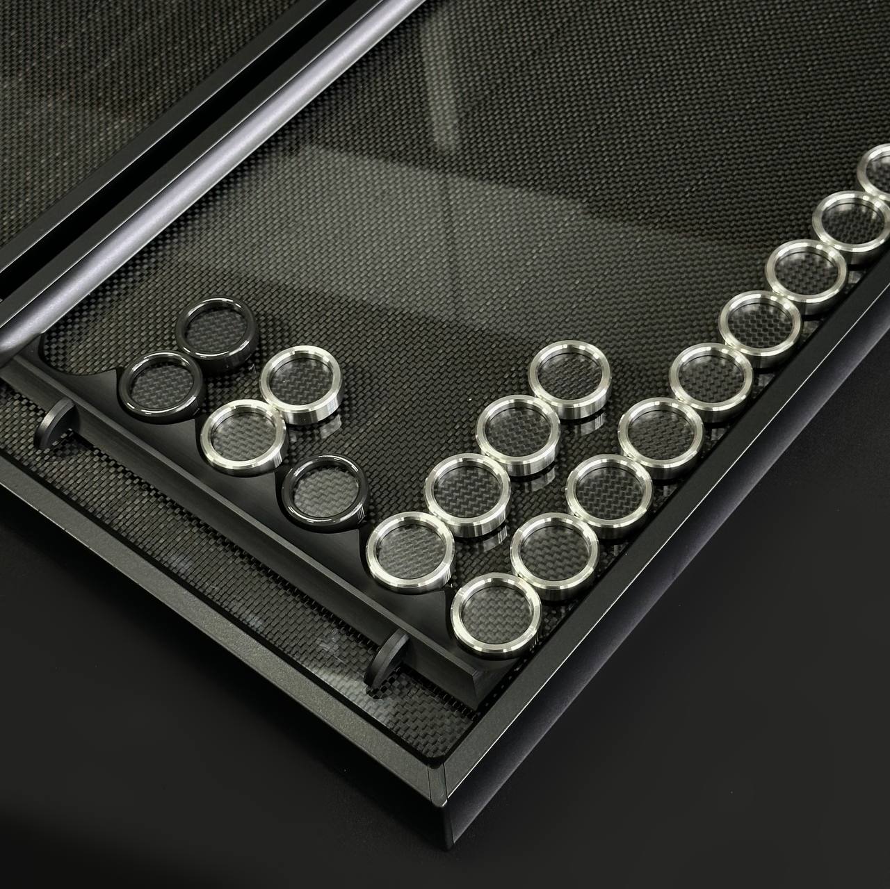 Exklusives Carbon Backgammon Set auf Aluminiumbasis, 61*26,5cm, Geschenkfertig