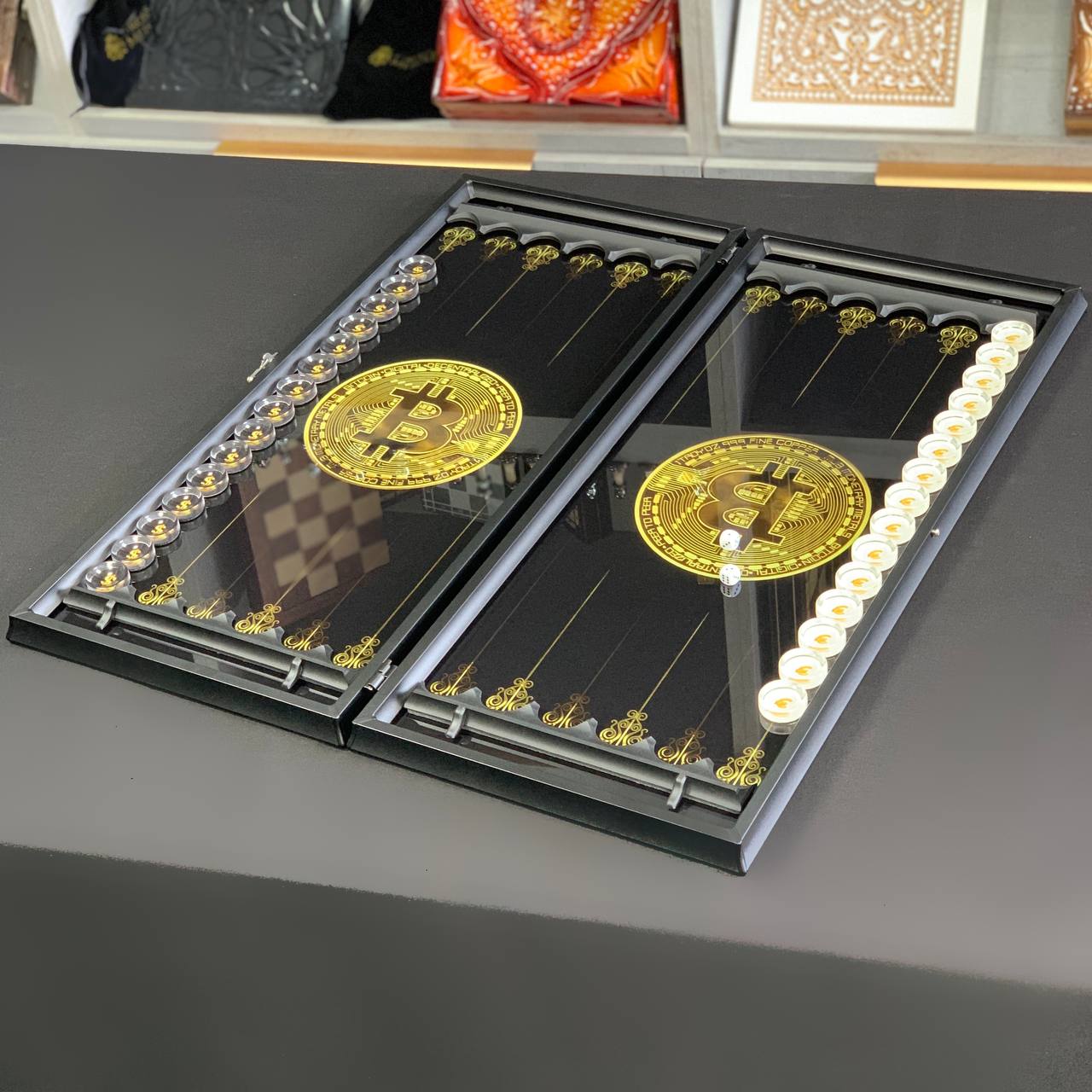 Exquisites Glas-Backgammon-Set "Dollar", 61×27 cm, Art. 250003, Individualisierung möglich. Geschenkfertig