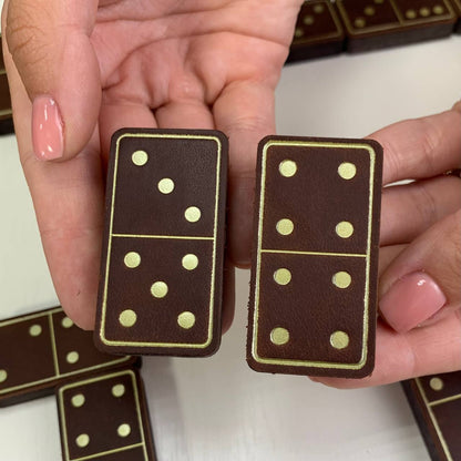 Luxuriöses Domino-Set aus Holz und elegantem Leder, 52*27*12mm braune Dominosteine, Geschenkfertig