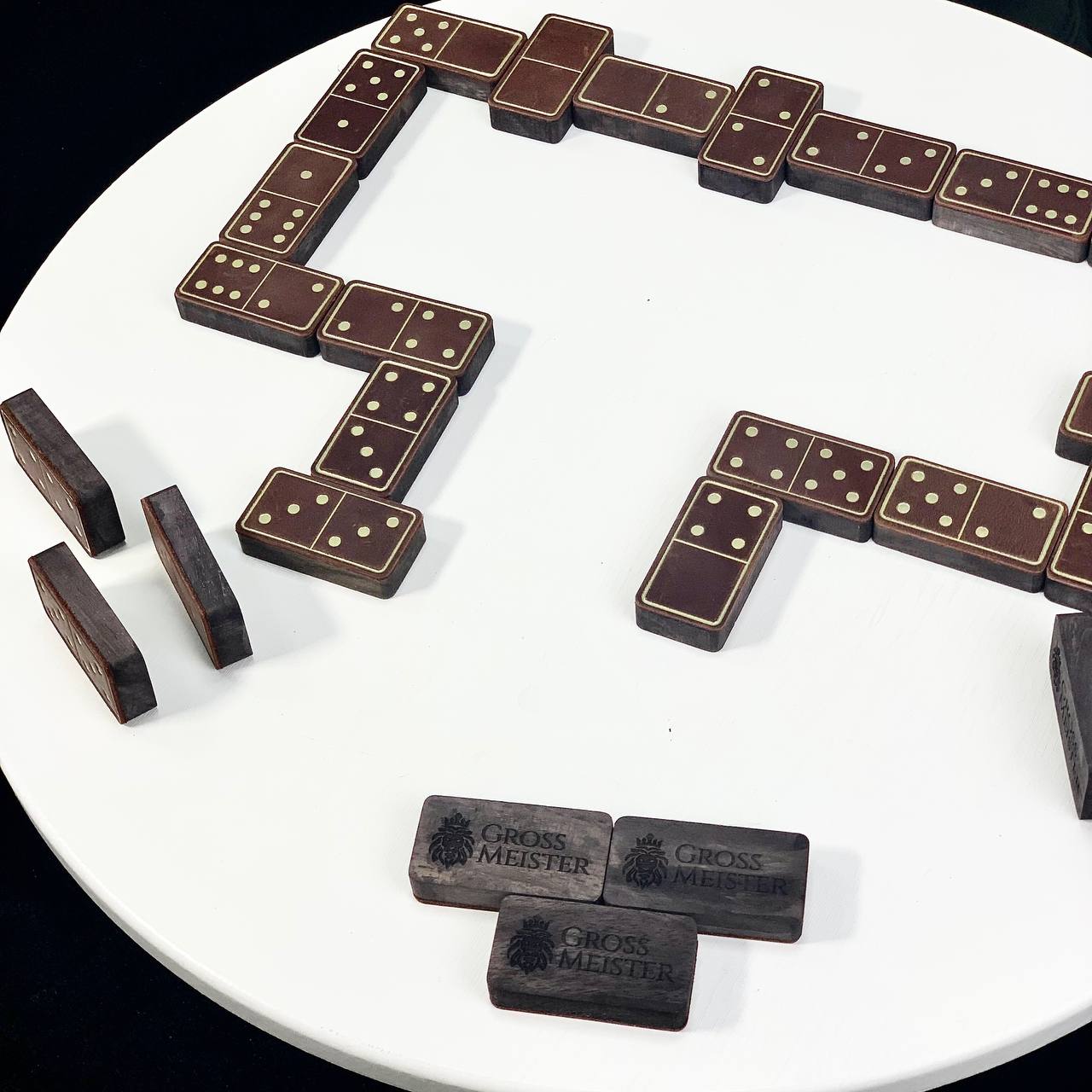 Luxuriöses Domino-Set aus Holz und elegantem Leder, 52*27*12mm braune Dominosteine, Geschenkfertig