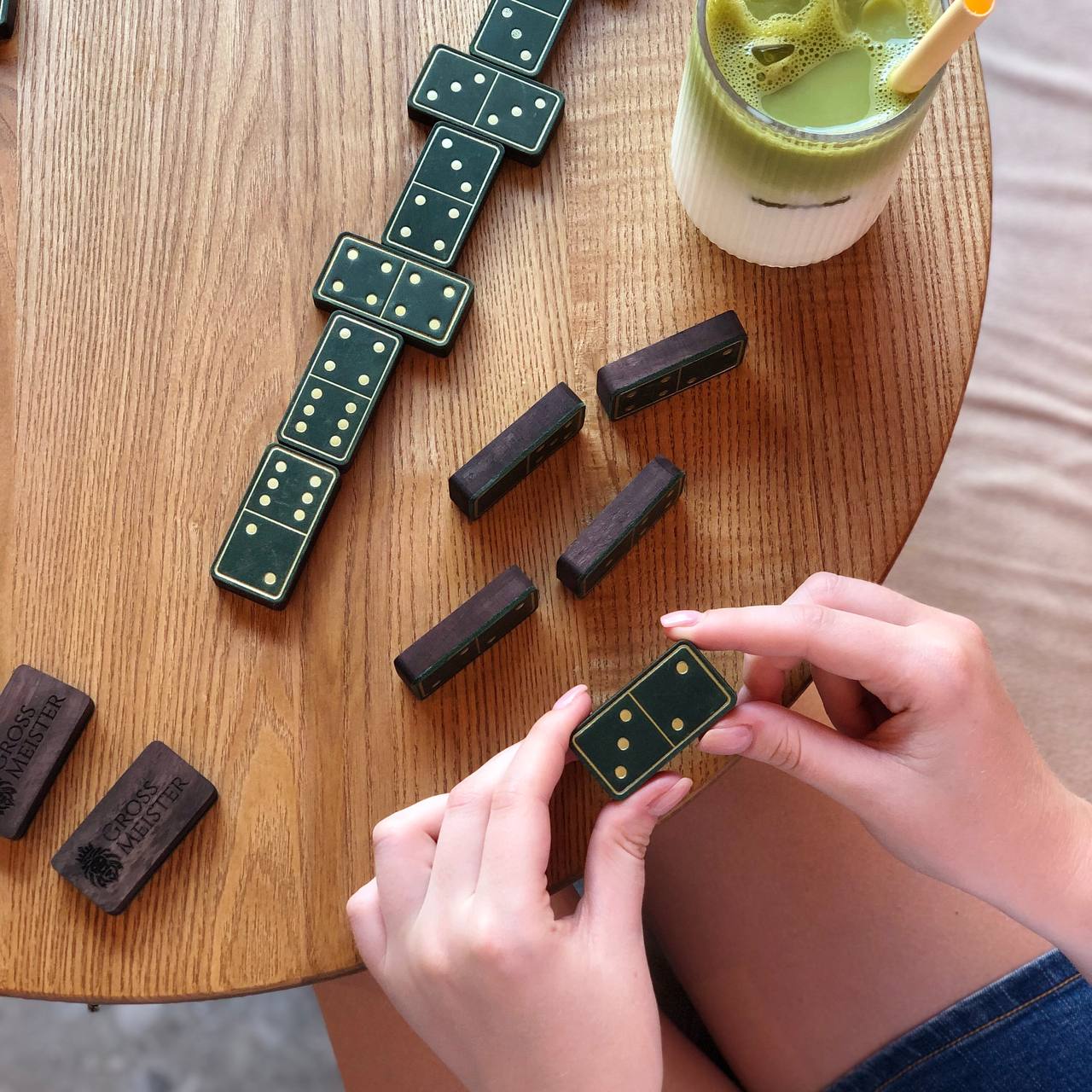 Luxuriöses Domino-Set aus Holz und elegantem Leder, 52*27*12mm grüne Dominosteine, Geschenkfertig