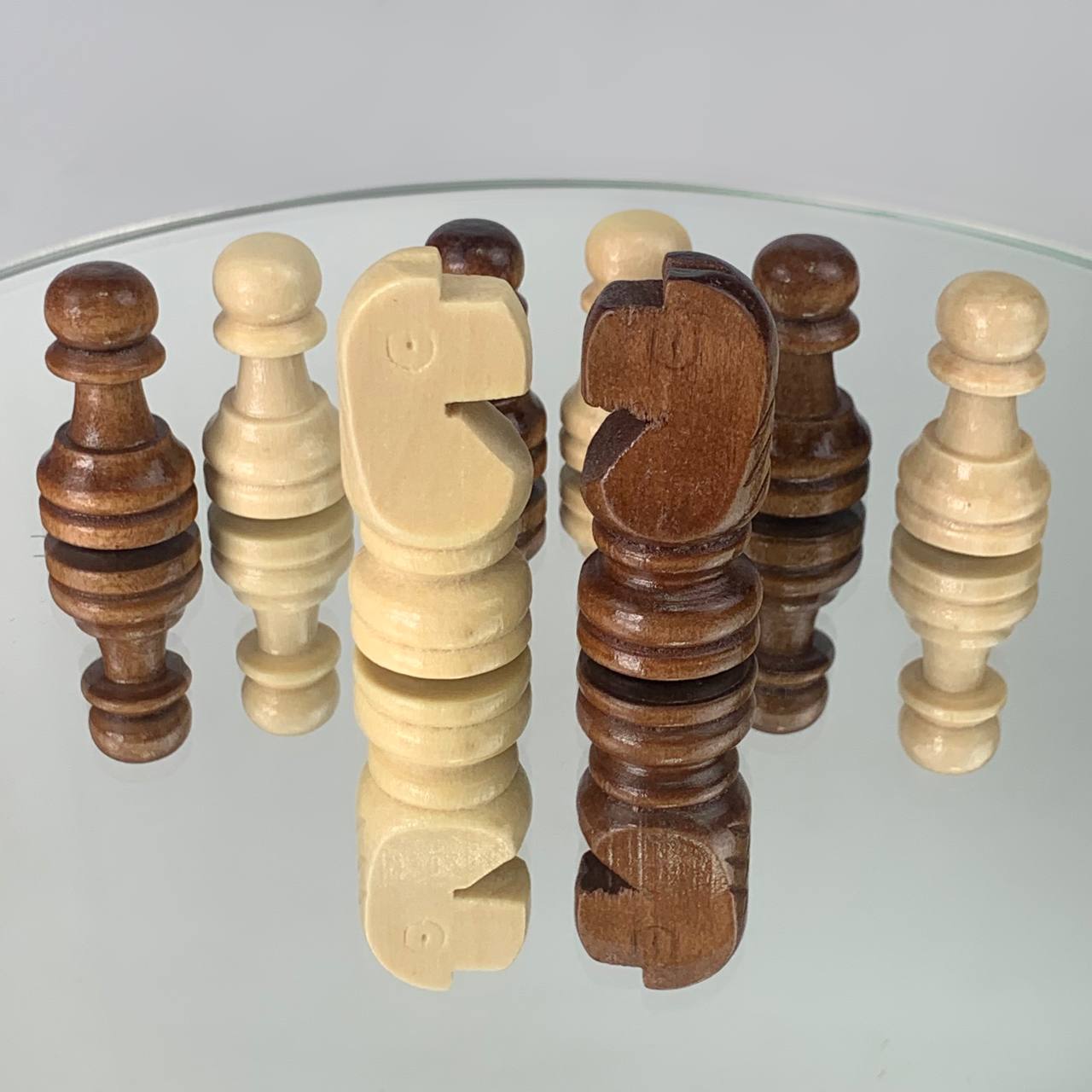 Kleines Schachfigurenset, König 5,5 cm. Spielbrettzubehör aus Holz.