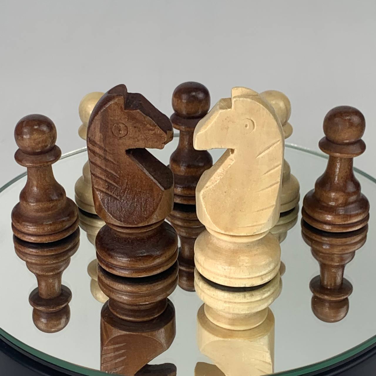 Mittleres Schachfigurenset, 9,0 cm König. Spielbrettzubehör aus Holz