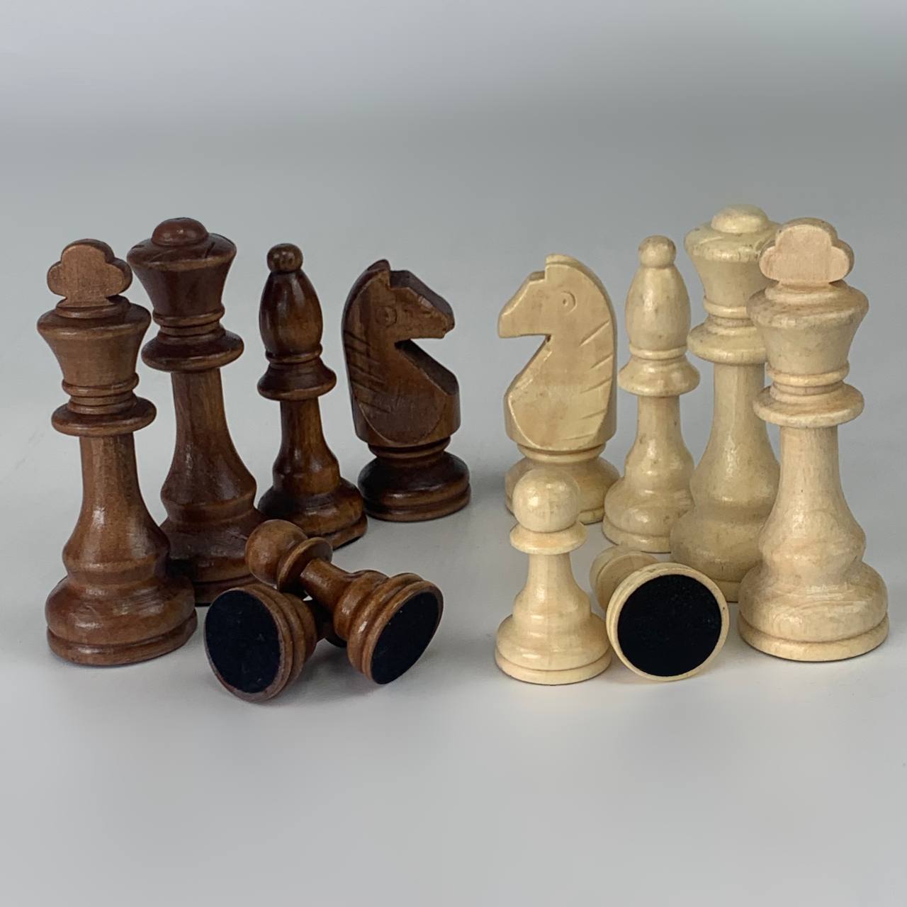 Mittleres Schachfigurenset, 9,0 cm König. Spielbrettzubehör aus Holz