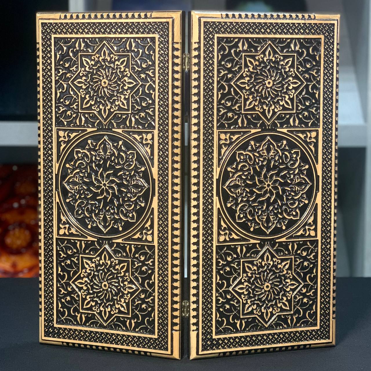 Plateau de backgammon en bois – Un mélange exquis d'art et de fonctionnalité, prêt à offrir