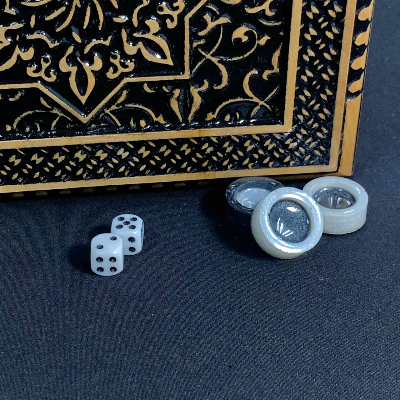 Plateau de backgammon en bois – Un mélange exquis d'art et de fonctionnalité, prêt à offrir
