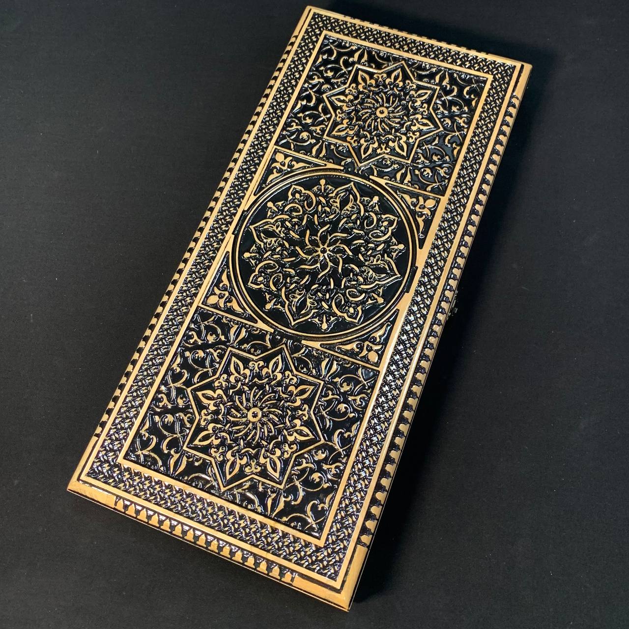 Plateau de backgammon en bois – Un mélange exquis d'art et de fonctionnalité, prêt à offrir