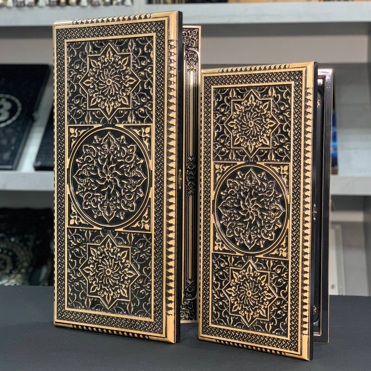 Plateau de backgammon en bois – Un mélange exquis d'art et de fonctionnalité, prêt à offrir