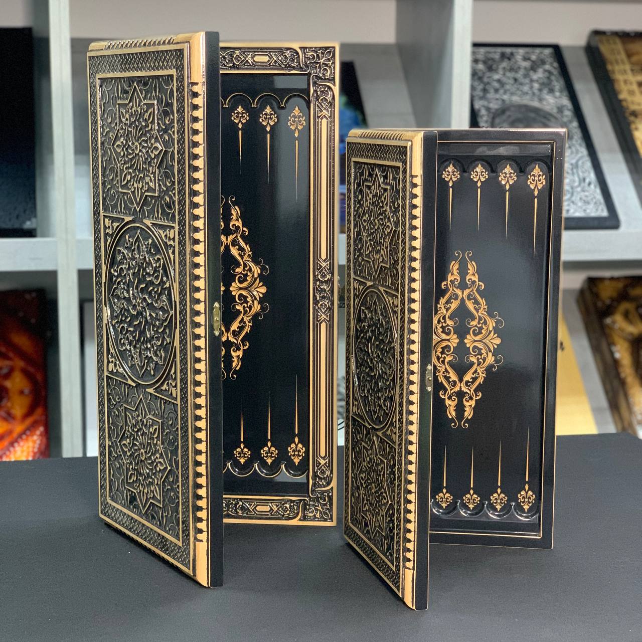 Plateau de backgammon en bois – Un mélange exquis d'art et de fonctionnalité, prêt à offrir