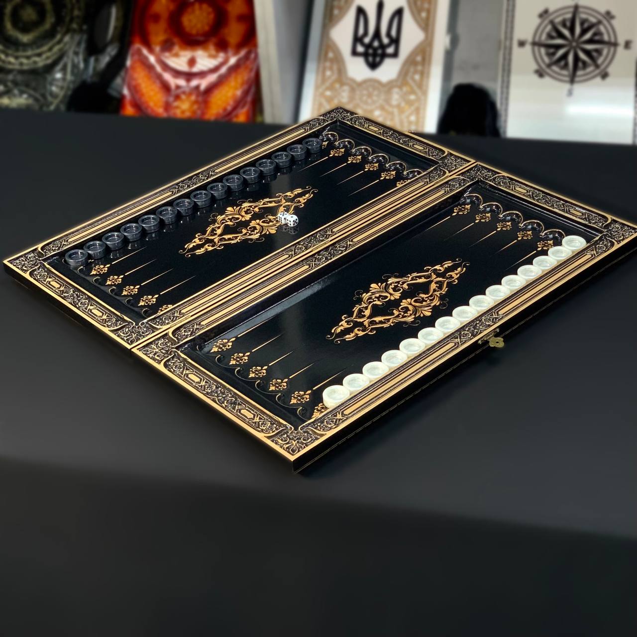 Plateau de backgammon en bois – Un mélange exquis d'art et de fonctionnalité, prêt à offrir