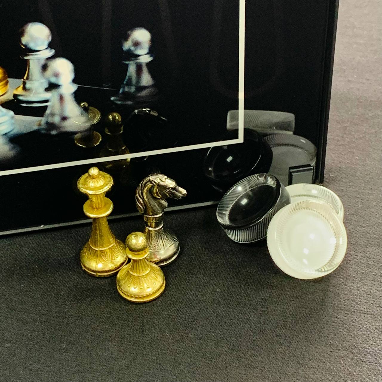 Plateau de jeu élégant 3 en 1 en verre : échecs, backgammon en verre et dames. Prêt à offrir. Personnalisé